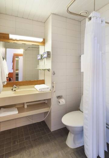 Фото номера Двухместный номер с 2 отдельными кроватями Отель Holiday Inn Helsinki-Vantaa Airport г. Вантаа 5