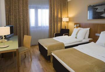 Фото номера Двухместный номер с 2 отдельными кроватями Отель Holiday Inn Helsinki-Vantaa Airport г. Вантаа 8