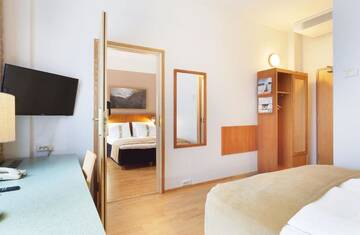 Фото номера Двухместный номер с 2 отдельными кроватями Отель Holiday Inn Helsinki-Vantaa Airport г. Вантаа 10