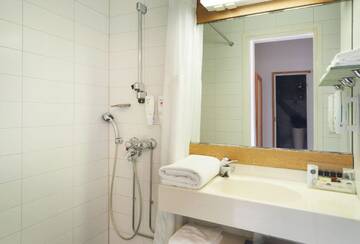 Фото номера Представительский номер с кроватью размера «king-size» Отель Holiday Inn Helsinki-Vantaa Airport г. Вантаа 3