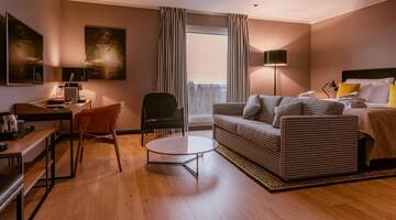Фото номера Семейный номер Отель Clarion Hotel Aviapolis г. Вантаа 7