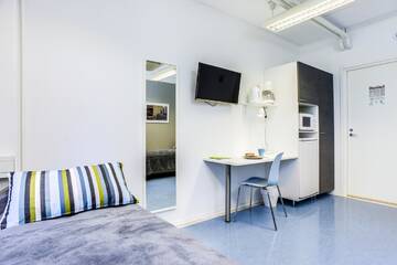 Фото номера Стандартный одноместный номер с общей ванной комнатой Хостелы Forenom Hostel Vantaa Aviapolis г. Вантаа 4