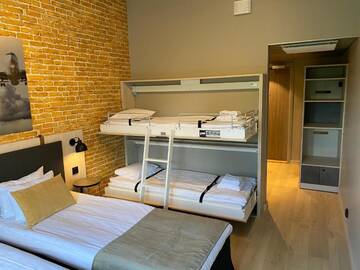 Фото номера Семейный номер эконом-класса Отель Skyline Airport Hotel г. Вантаа 3