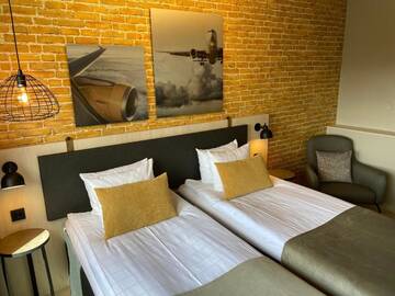 Фото номера Двухместный номер с 2 отдельными кроватями Отель Skyline Airport Hotel г. Вантаа 3