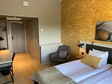 Фото номера Стандартный двухместный номер с 1 кроватью Отель Skyline Airport Hotel г. Вантаа 6