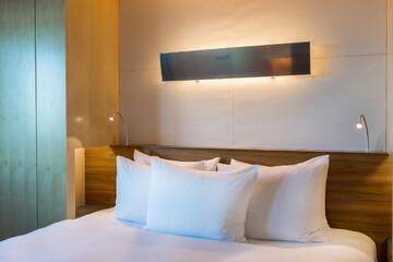 Фото номера Номер с кроватью размера «king-size» Отель Hilton Helsinki Airport г. Вантаа 5